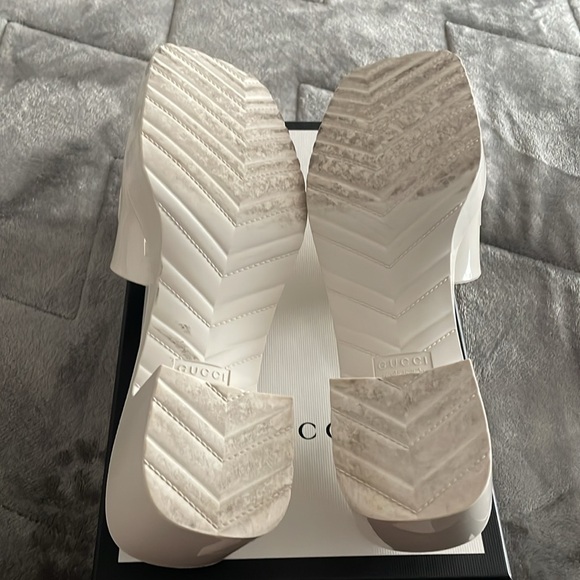 Authentic Gucci, rubber slides - Picture 3 of 4